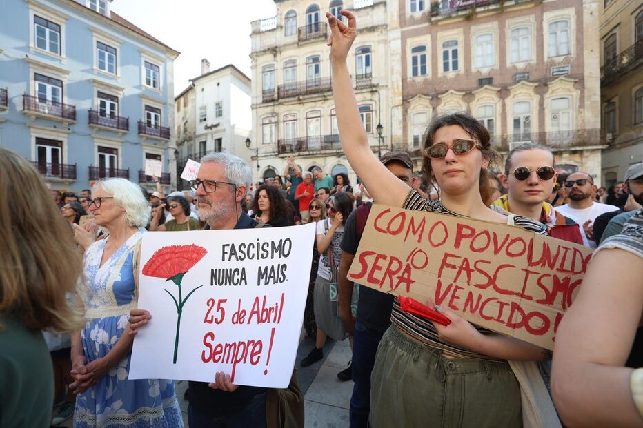 Manifestantes em Lisboa condenam o racismo e a violência após agressão a ator