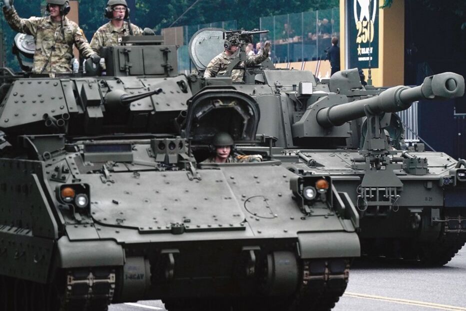 Parada militar de Trump regista pouca afluência e protestos em todo o país