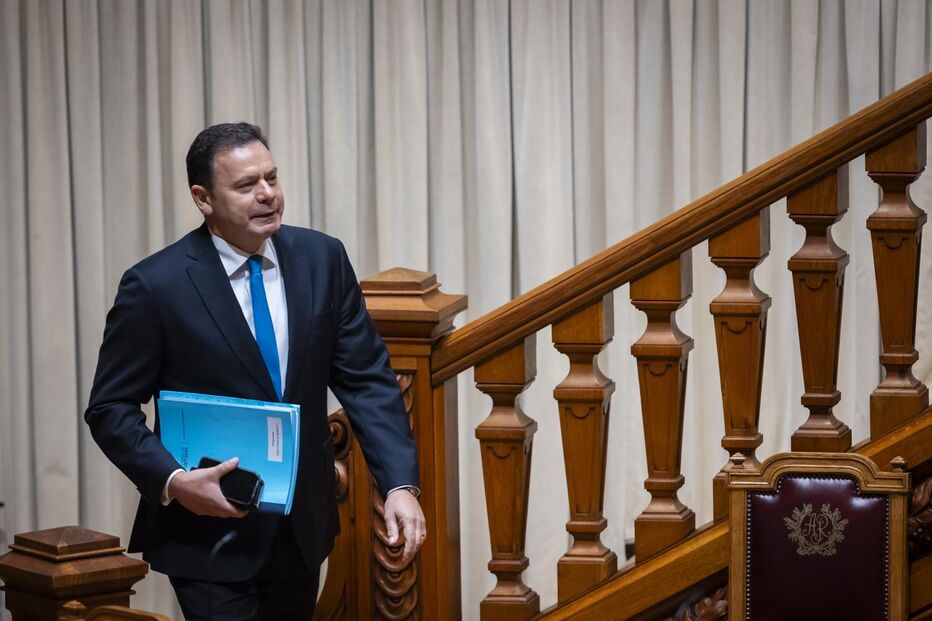 Governo integra medidas da oposição, incluindo Chega e PS, no programa