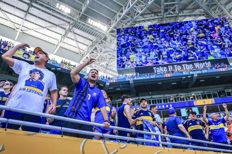 Benfica defronta Boca Juniors no Sun Life Stadium, com homenagem a Maradona.
