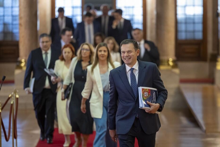 Luís Montenegro à chegada para a sessão plenária de apresentação do Programa do XXV Governo Constitucional