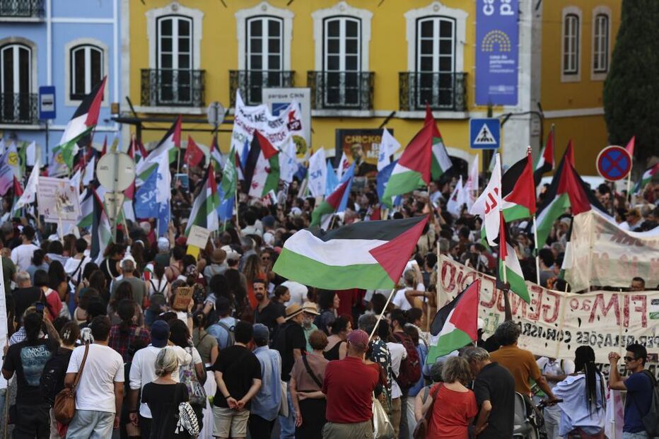 Manifestação em Lisboa exige reconhecimento do Estado da Palestina e fim do genocídio.
