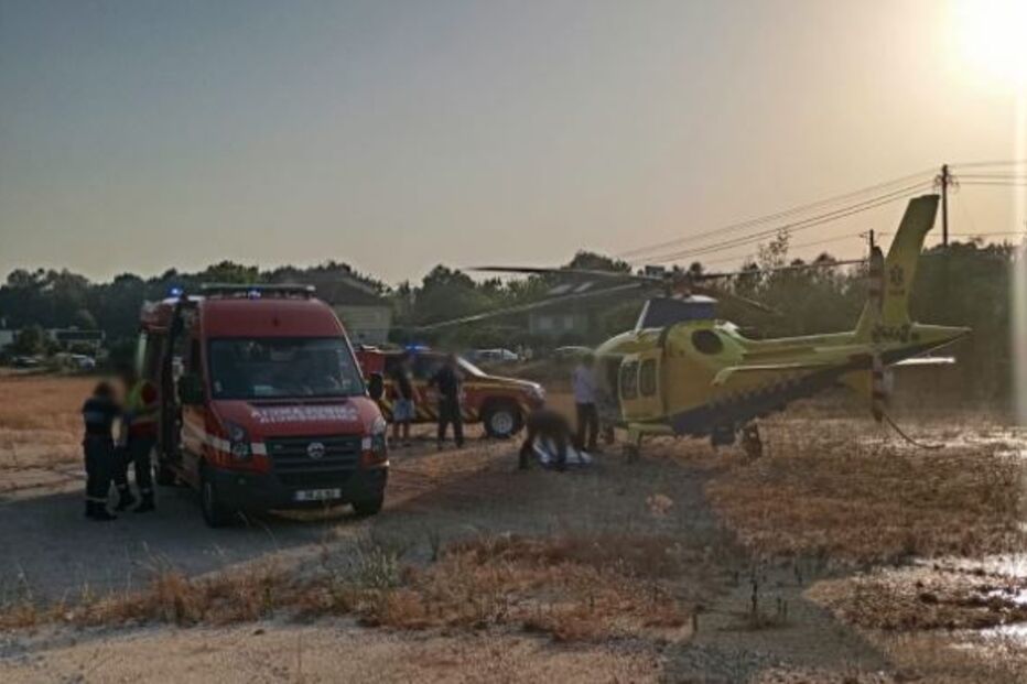 Motociclista ferido é transportado para o Hospital de Viseu após colisão em Carregal do Sal