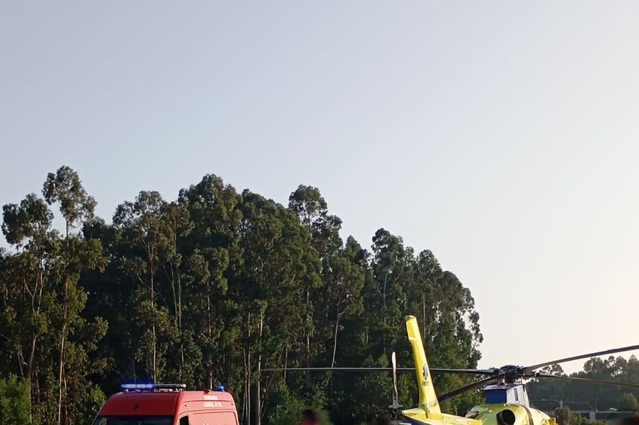 Motociclista ferido é transportado de helicóptero para o Hospital de Viseu, após colisão em Carregal do Sal