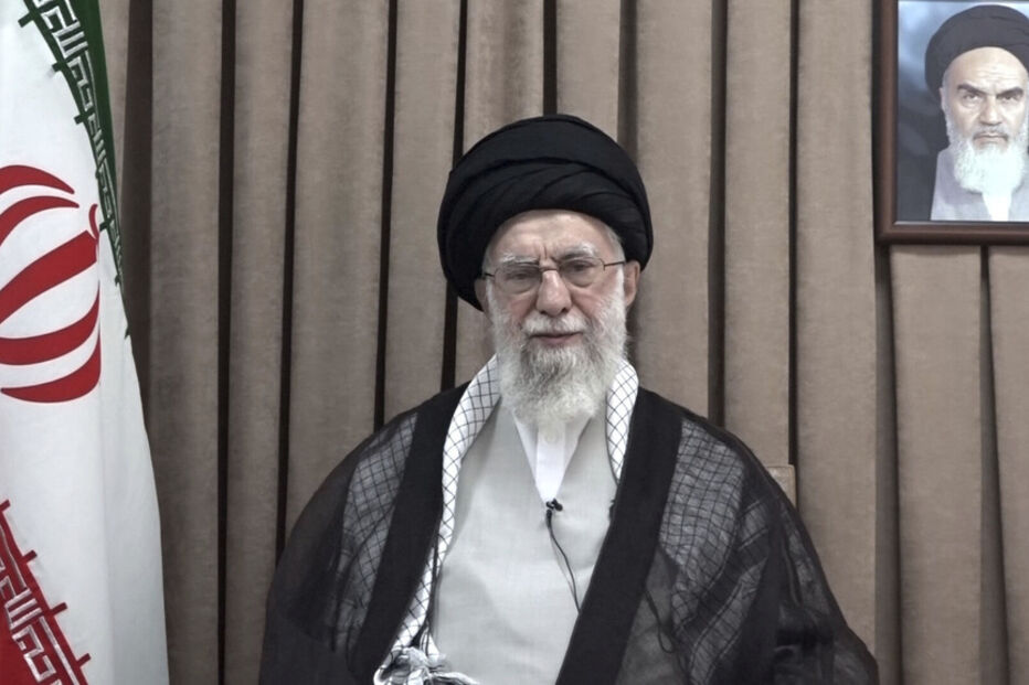 Ali Khamenei rejeita pedido de rendição dos EUA