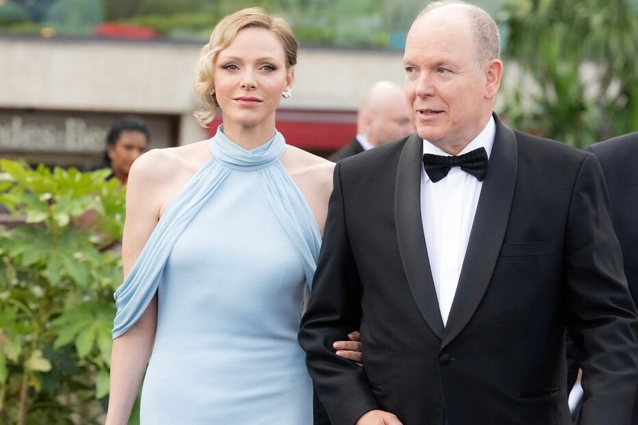 Princesa Charlene e príncipe Alberto no festival no Mónaco