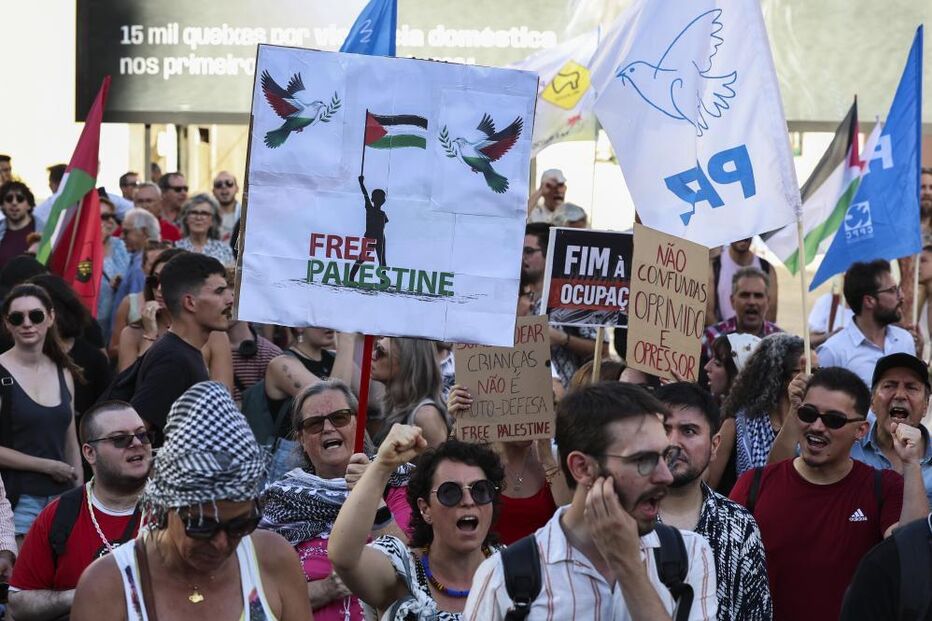 Pessoas pedem reconhecimento do Estado da Palestina em Portugal