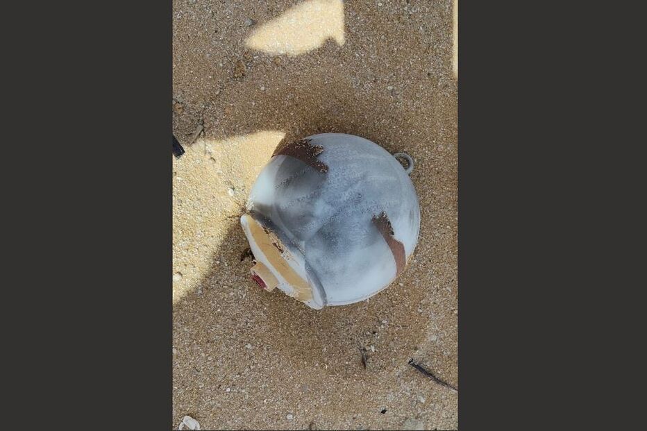 Objeto misterioso encontrado numa praia gera curiosidade e especulação