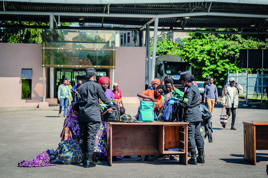 Dinamarca endurece políticas de imigração, visando 