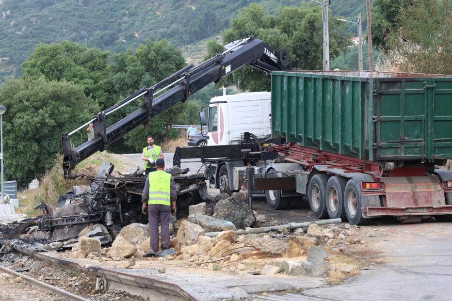 Comboio abalroou um camião na passagem de nível de Alpedrinha, no Fundão