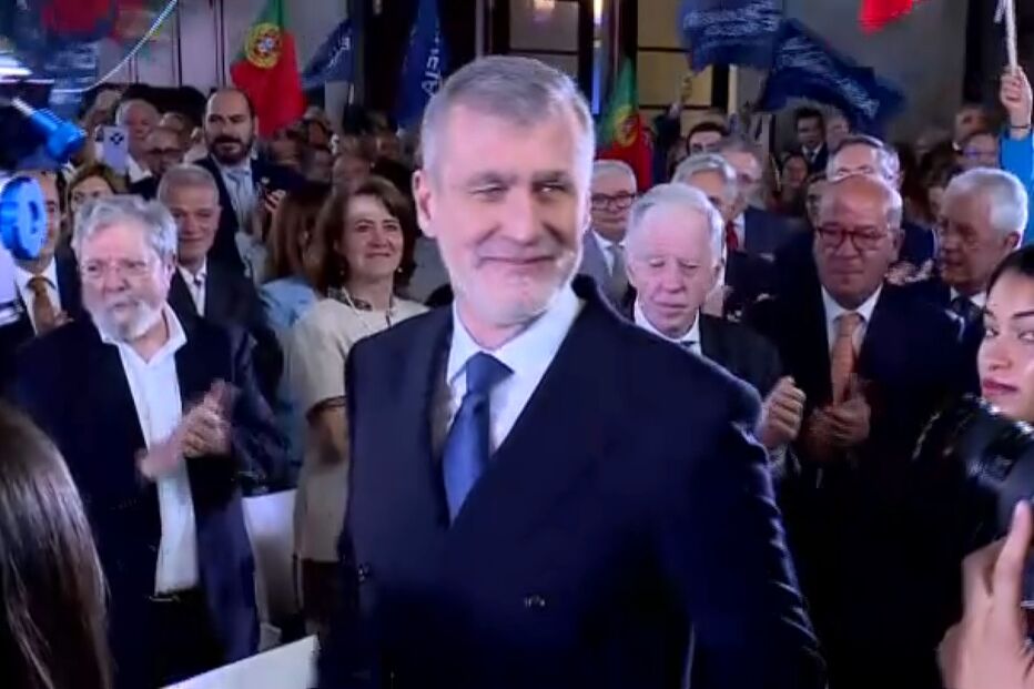 Gouveia e Melo afunda com subida de Marques Mendes-PGM