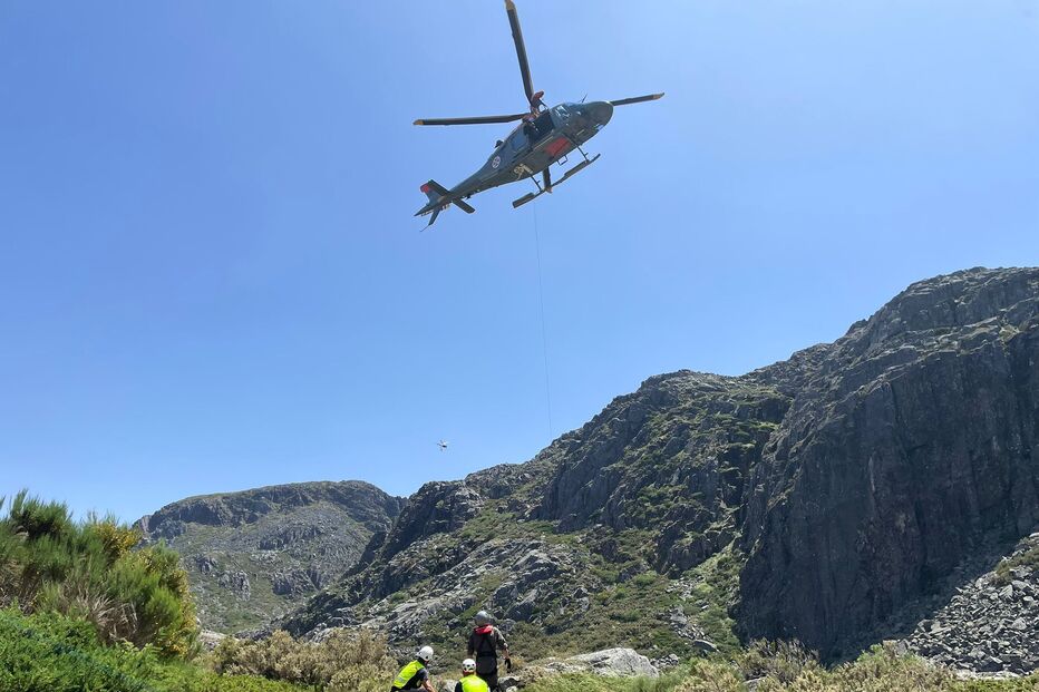 Resgate de mulher na Serra da Estrela com helicóptero da Força Aérea Portuguesa