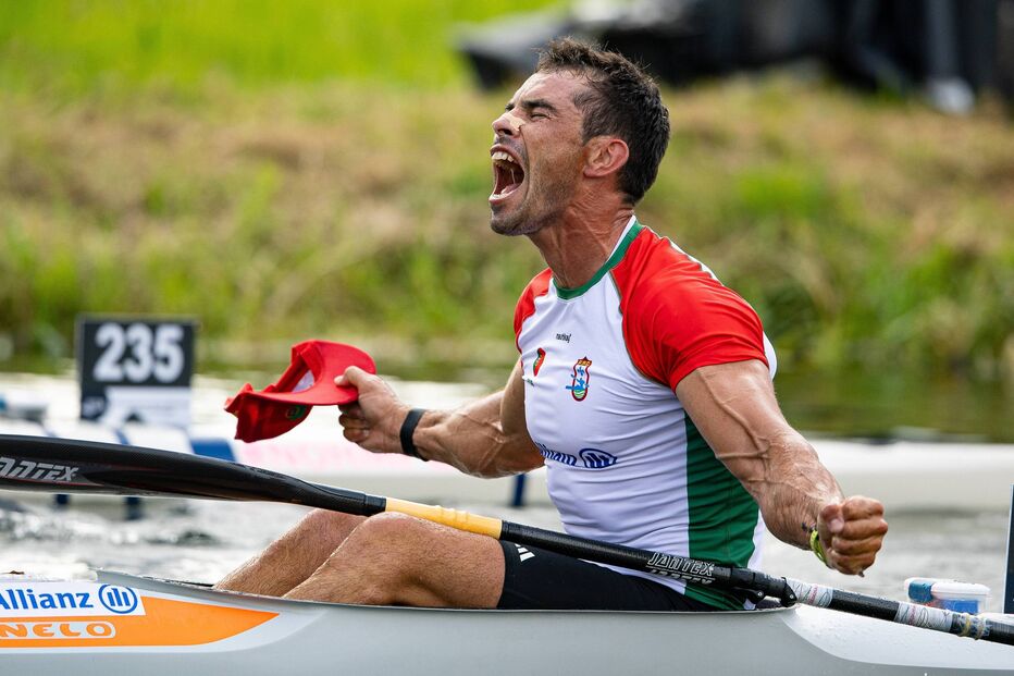 Atleta português festeja em prova de canoagem