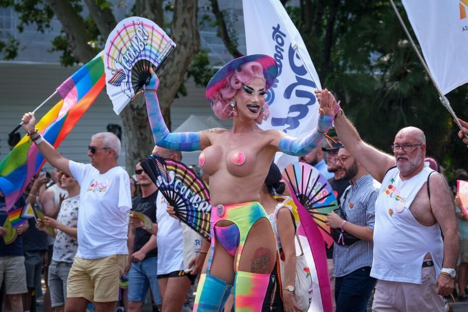 Milhares marcham em Lisboa no Europride 2025, defendendo direitos LGBTI+ na Avenida da Liberdade