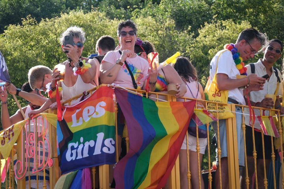 Europride 2025 em Lisboa reúne milhares para celebrar os direitos da comunidade LGBTI+