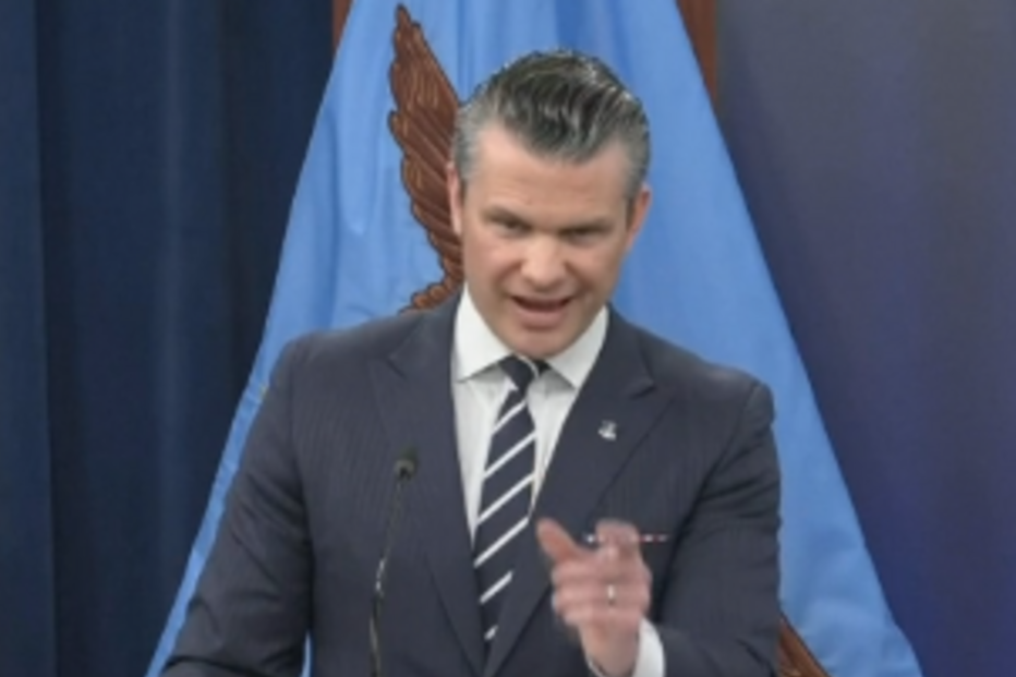 Secretário da Defesa Hegseth discursa sobre ataques dos EUA ao Irão no Pentágono