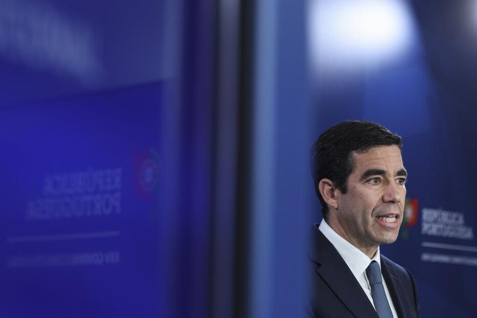 António Leitão Amaro anuncia alterações na política de migração em Portugal