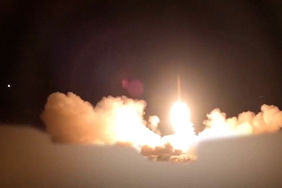 Mísseis iranianos atingem bases dos EUA no Qatar e Iraque, em resposta a ataques americanos