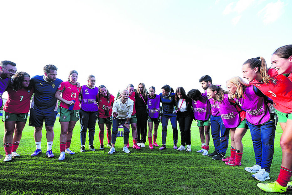 Equipa feminina de sub-19 de Portugal prepara jogo contra França no Europeu na Polónia