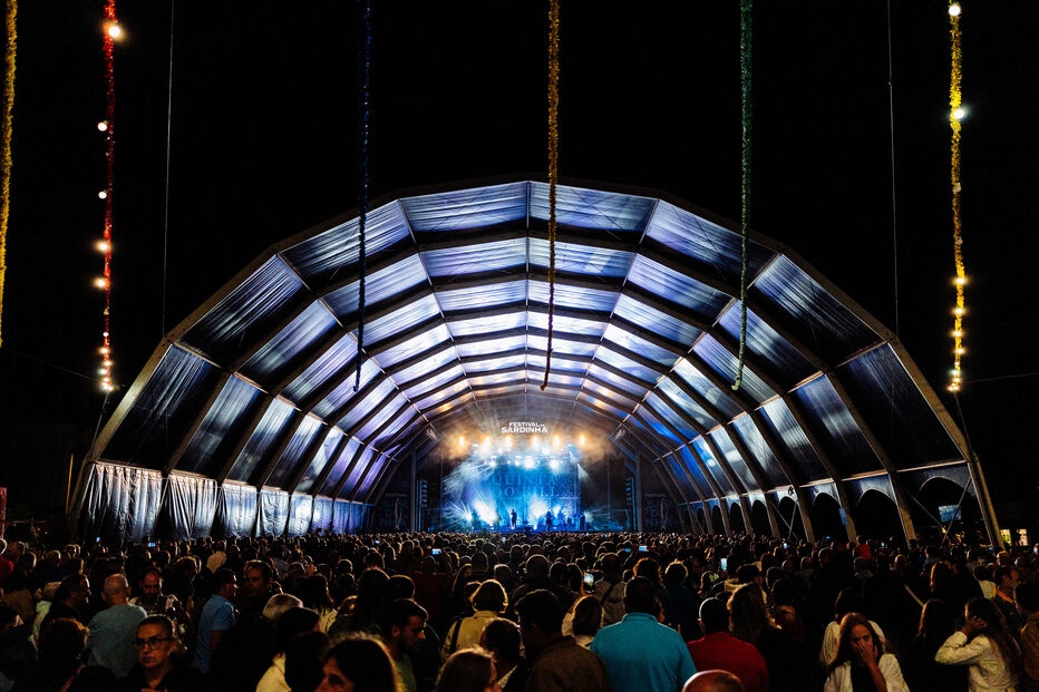 Festival da Sardinha na Praia do Pedrógão: Rosinha e Fernando Daniel atuam.
