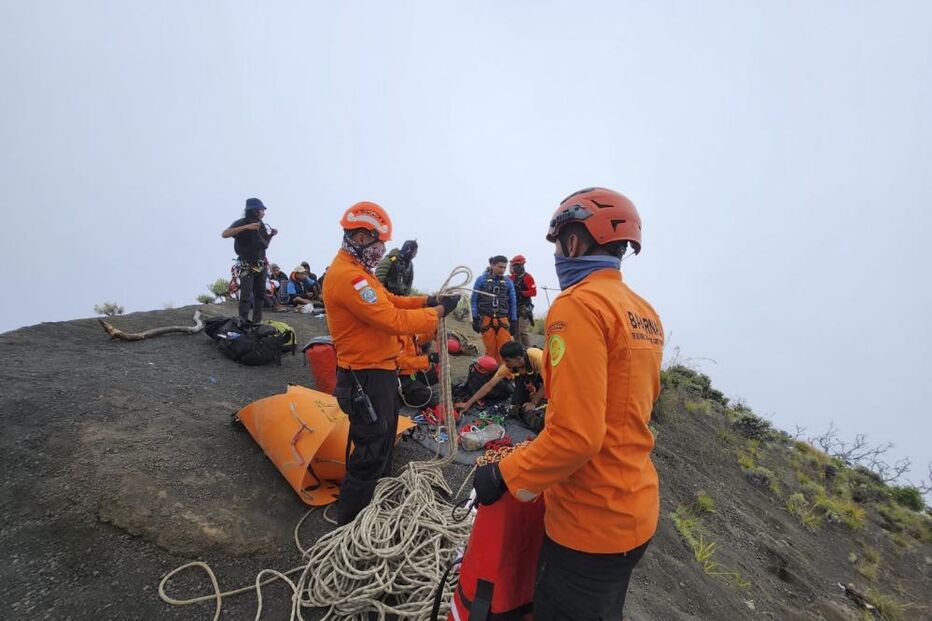 Operação de resgate por Juliana Marins continua
