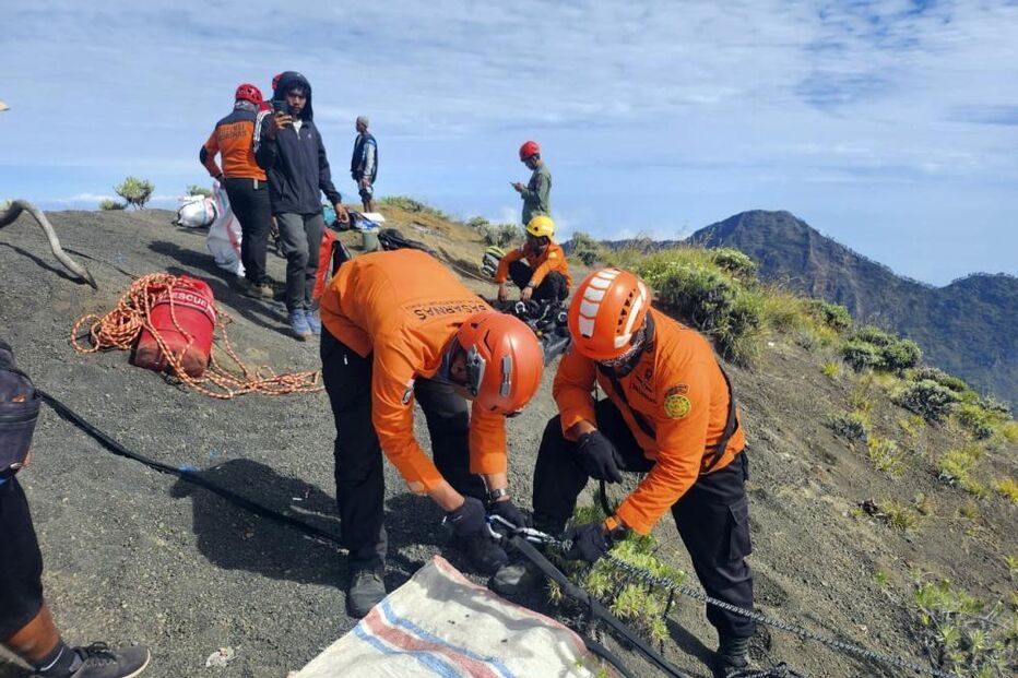 Operação de resgate por Juliana Marins continua