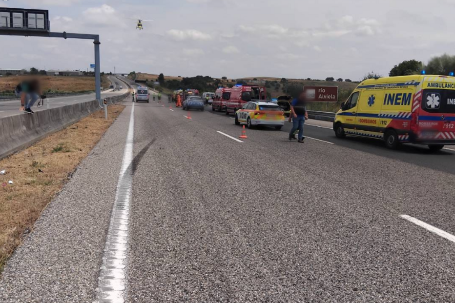 Colisão na A1 em Santarém faz um morto e quatro feridos, incluindo uma criança