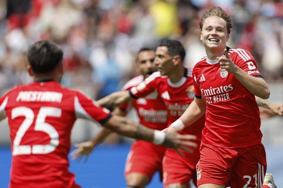 Schjelderup marca no jogo entre Benfica e Bayern Munique no Mundial de Clubes