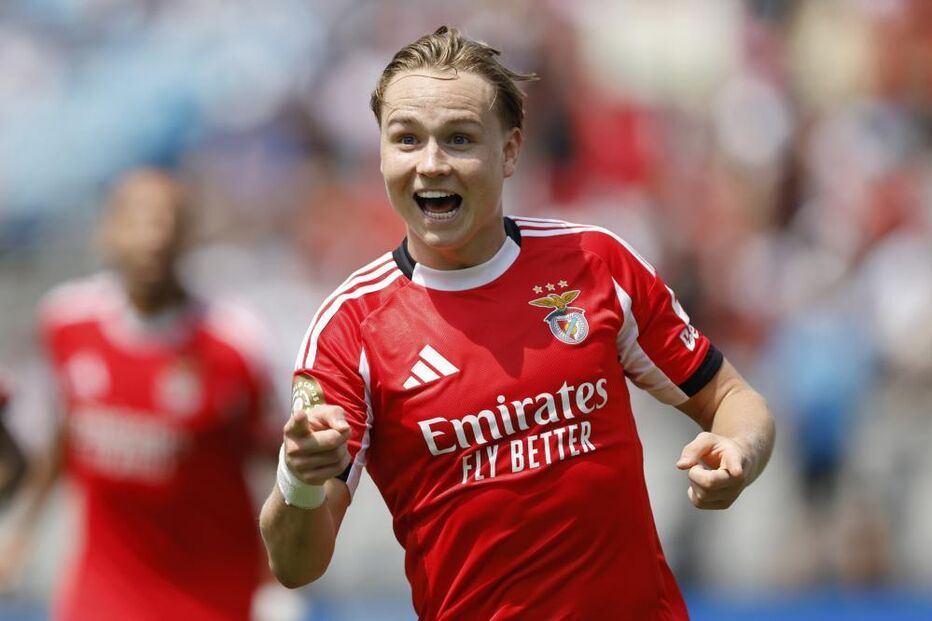 Schjelderup celebra golo do Benfica frente ao Bayern Munique no Mundial de Clubes