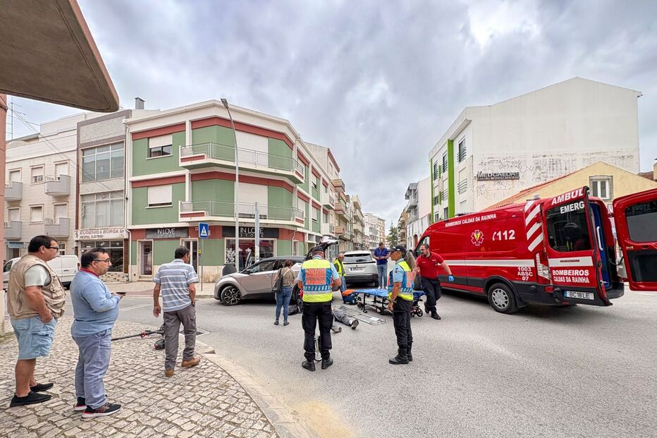 Colisão de carro e trotinete faz um ferido nas Caldas da Rainha