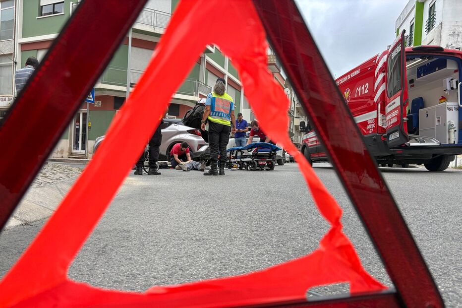 Colisão de carro e trotinete nas Caldas da Rainha faz um ferido