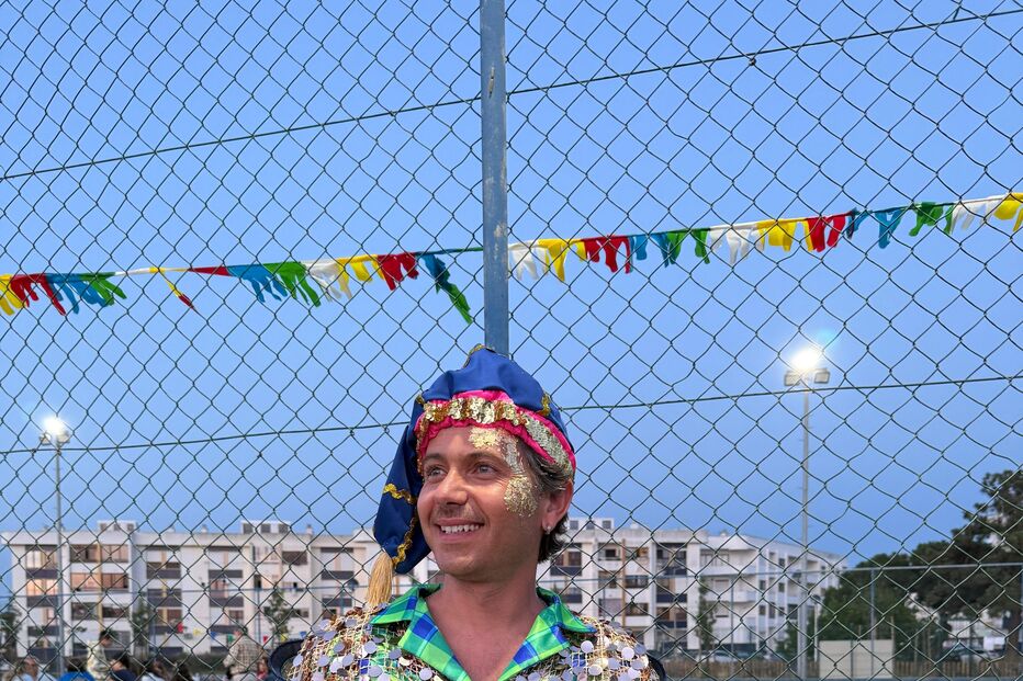 Comentadores rivais juntos em festa popular