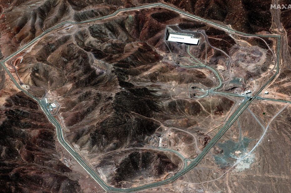 Instalação subterrânea protegida por uma extensa infraestrutura de segurança