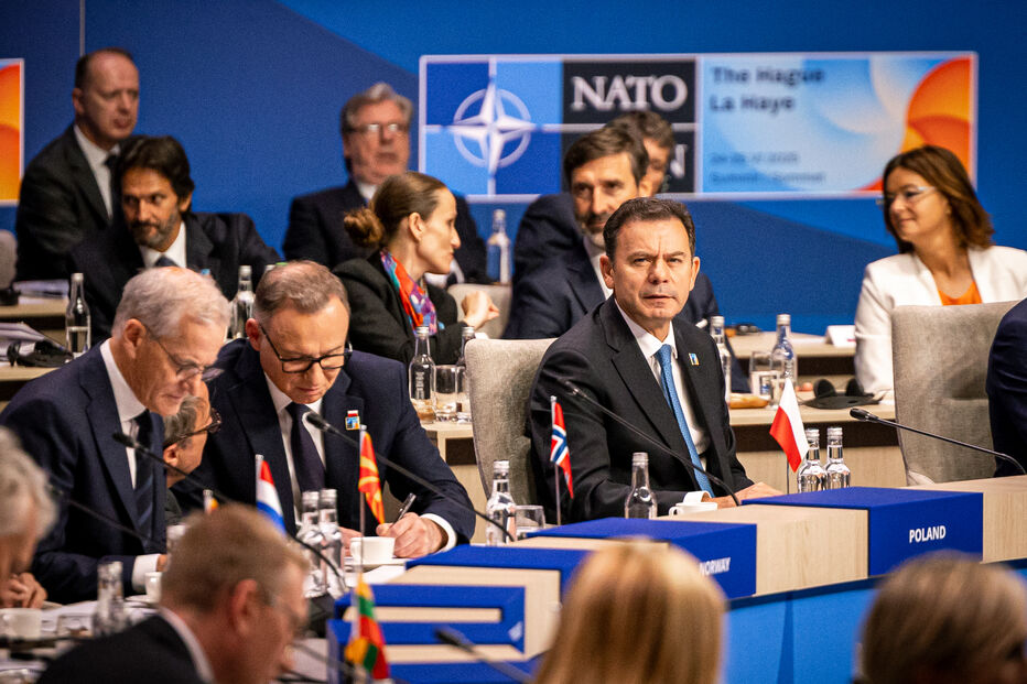 Luís Montenegro anuncia reforço de investimento na Defesa durante cimeira da NATO, na Haia