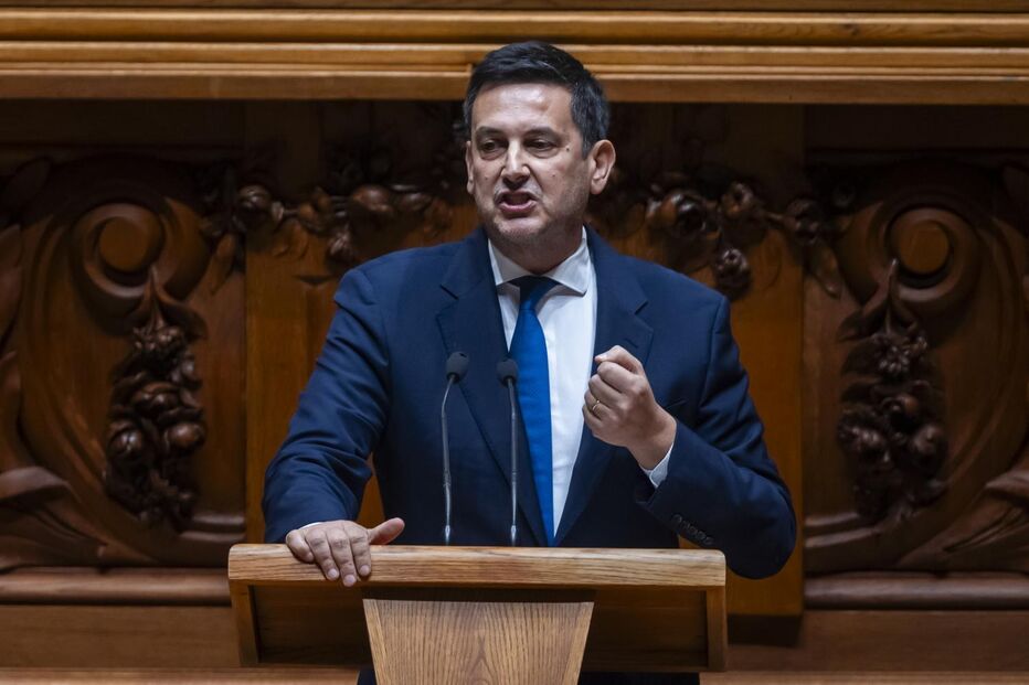 Rui Rocha, da IL, propõe processos contra a AIMA nos tribunais de acolhimento de imigrantes