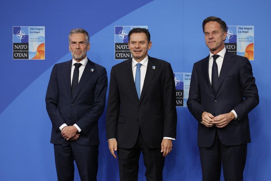 Líderes da NATO reúnem-se para discutir aumento do investimento em defesa.
