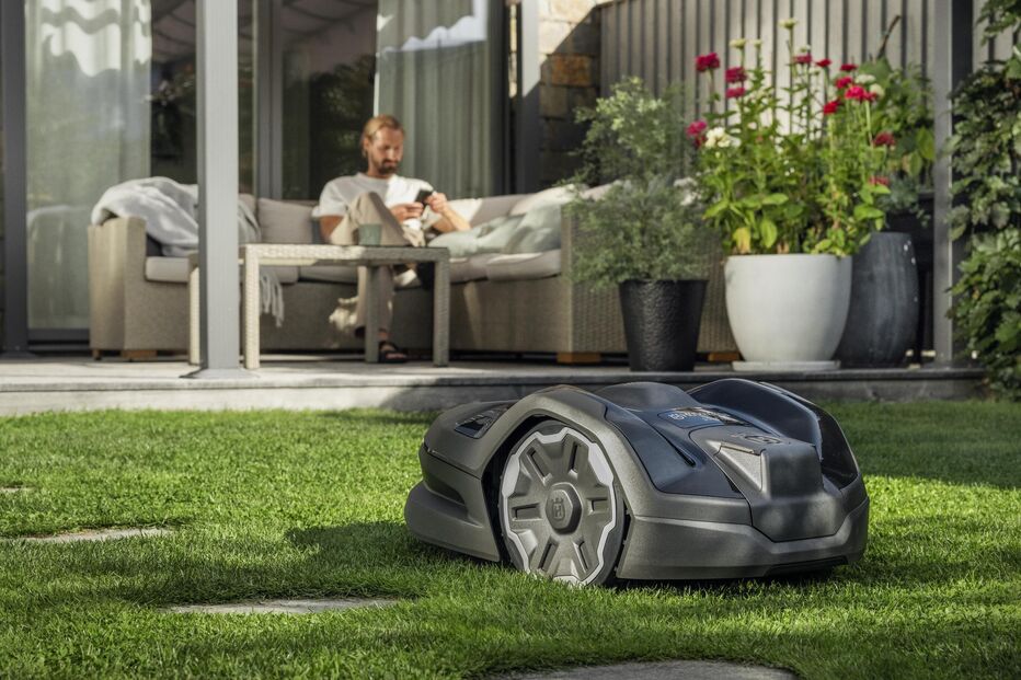 Husqvarna Automower® corta relva sem fios guiado pela nuvem