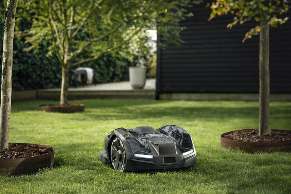 Husqvarna Automower® revoluciona corte de relva com tecnologia EPOS™ via Husqvarna Cloud