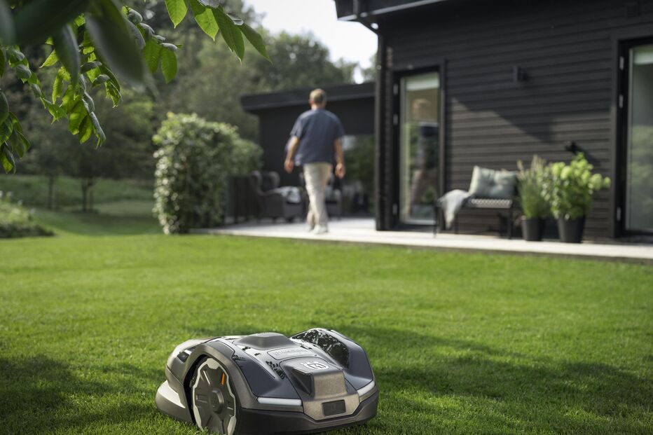 Novo robô corta-relva Husqvarna usa tecnologia EPOS™ via Husqvarna Cloud