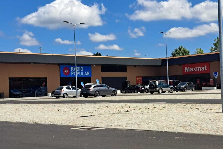 Rádio Popular e Maxmat em Felgueiras partilham espaço comercial