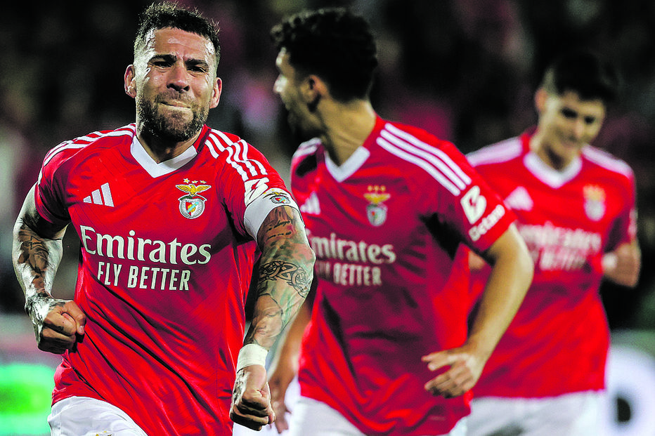 Otamendi enfrenta incertezas na renovação com o Benfica devido ao salário e duração do contrato