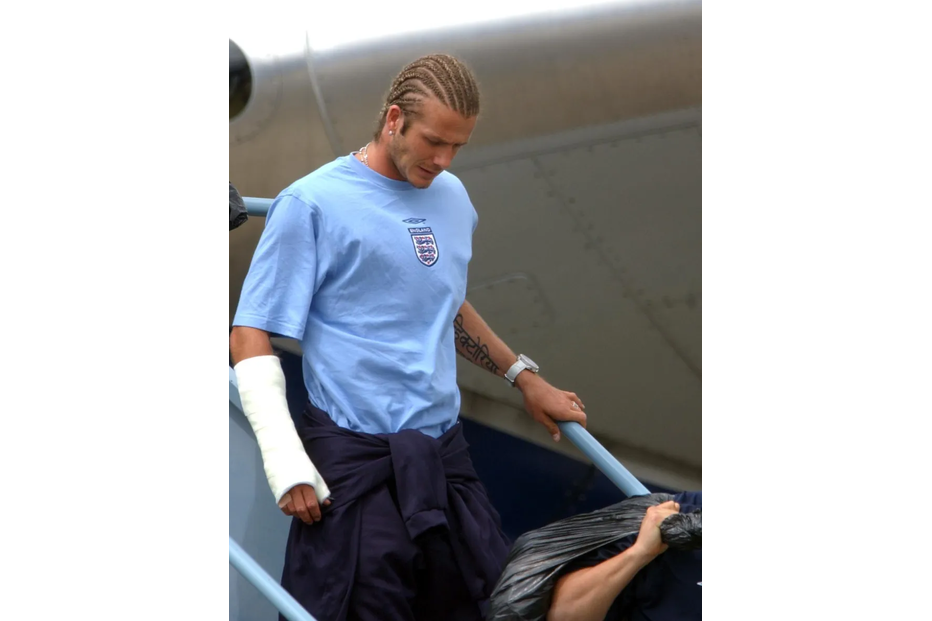 David Beckham operado para corrigir lesão antiga no pulso, acompanhado por Victoria