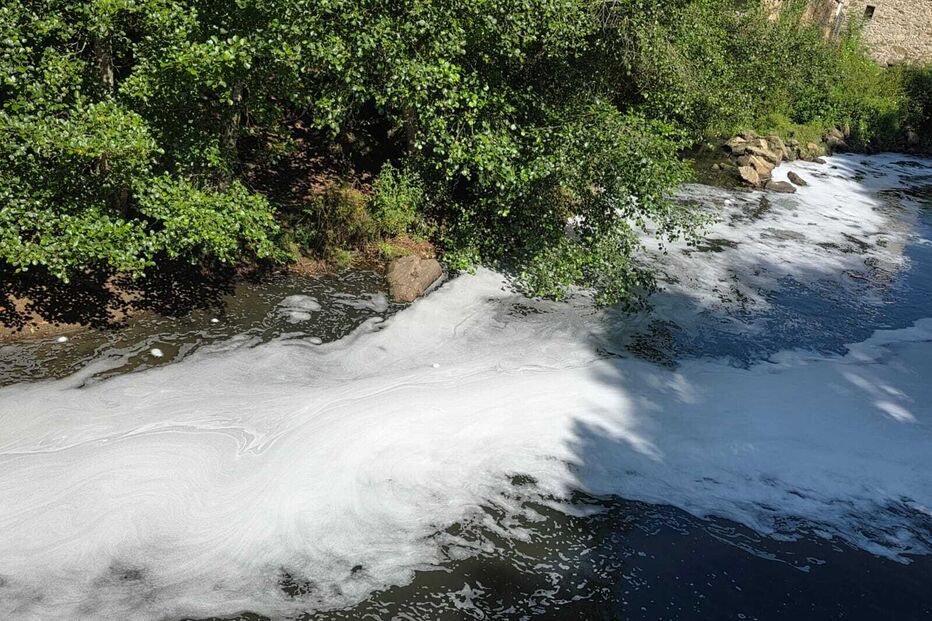 Poluição no rio UI causa revolta em Oliveira de Azeméis