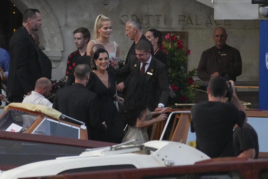 Kris Jenner no casamento de Jeff Bezos em Itália