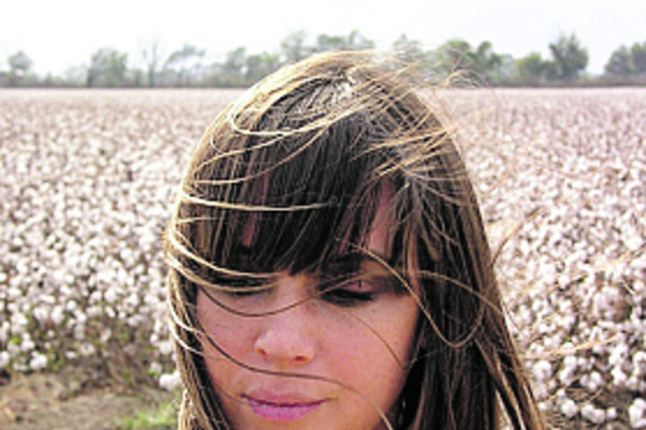 Cat Power atua num evento com Gisela João, Simone e Paralamas do Sucesso