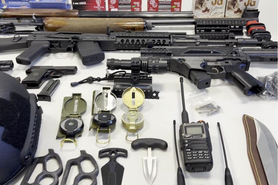 Armas e materiais apreendidos ao Movimento Armilar Lusitano, em Lisboa