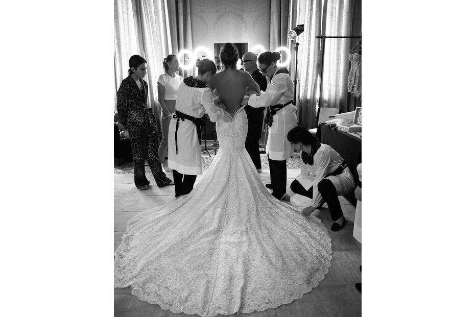 Lauren Sanchez veste um deslumbrante vestido de noiva em Veneza, Itália