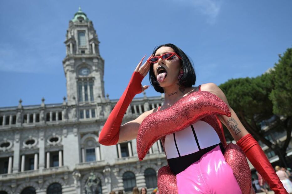 Participantes na Marcha do Orgulho LGBTI+ no Porto reivindicam direitos e visibilidade