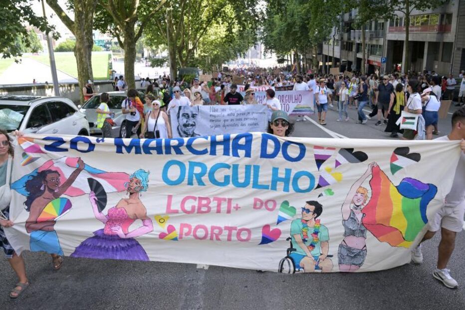 Milhares juntam-se na 20ª Marcha do Orgulho LGBTI+ no Porto contra a opressão