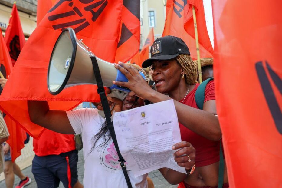 Manifestação pelo direito à habitação reuniu centenas em Lisboa
